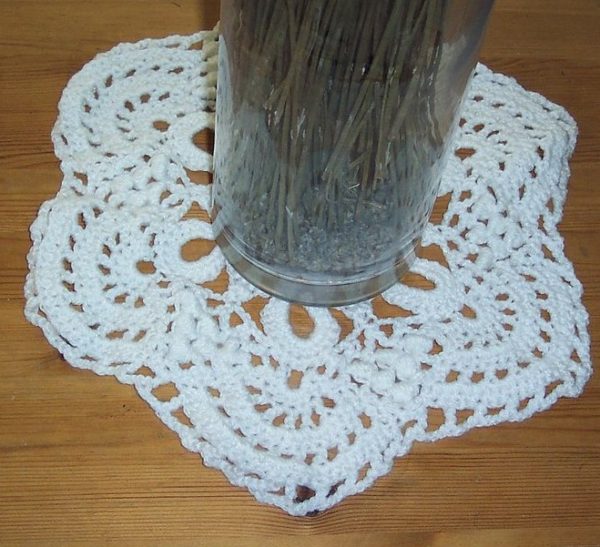 Doily - https://commons.wikimedia.org/w/index.php?curid=1326679