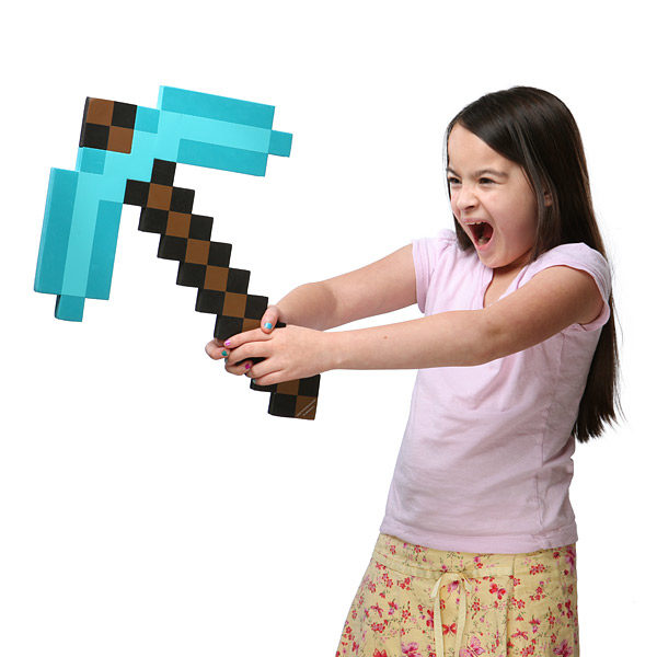 F48B Minecraft Diamond Pickaxe Inhand